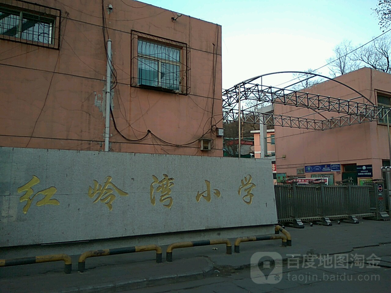 阳泉市矿区矸山路与红岭街交叉路口往西北约50米