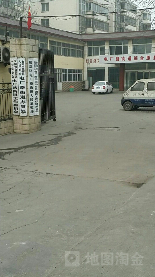 华祥路辅路附近