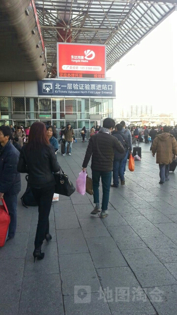 北京西站北一层验证验票进站口