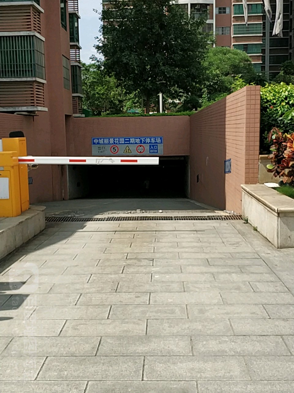 中城丽景花园二期-地下停车场