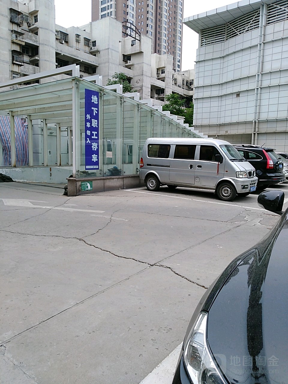 天津市眼科医院-员工专用地下停车场
