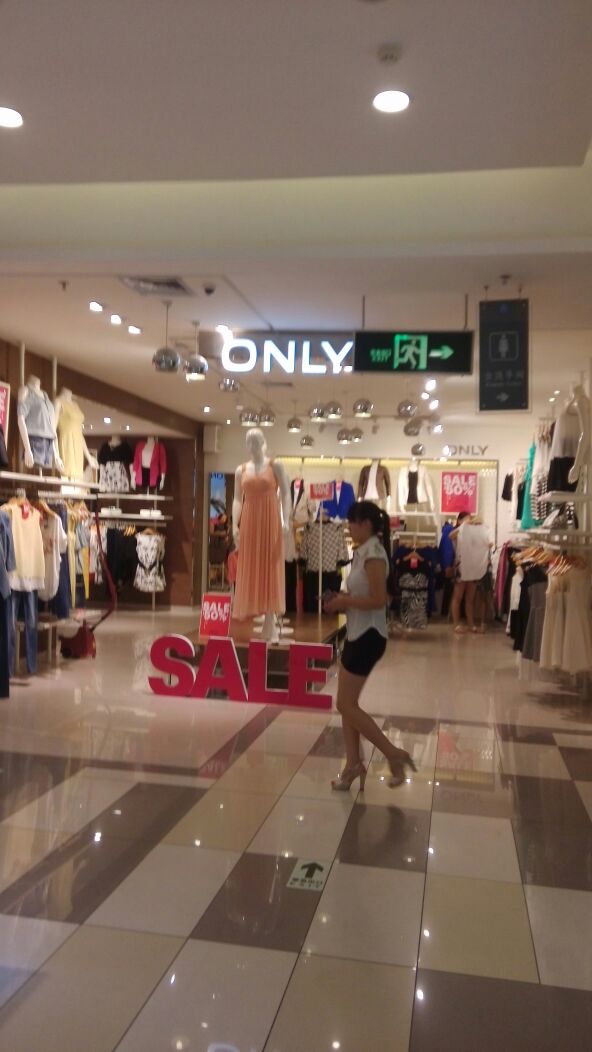 only女装实体店图片