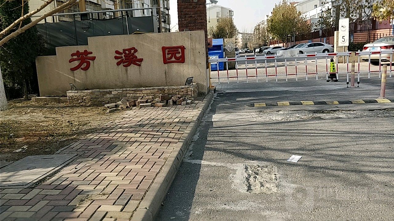 天津市西青区遥琳路与雅乐道交叉路口往东南约50米