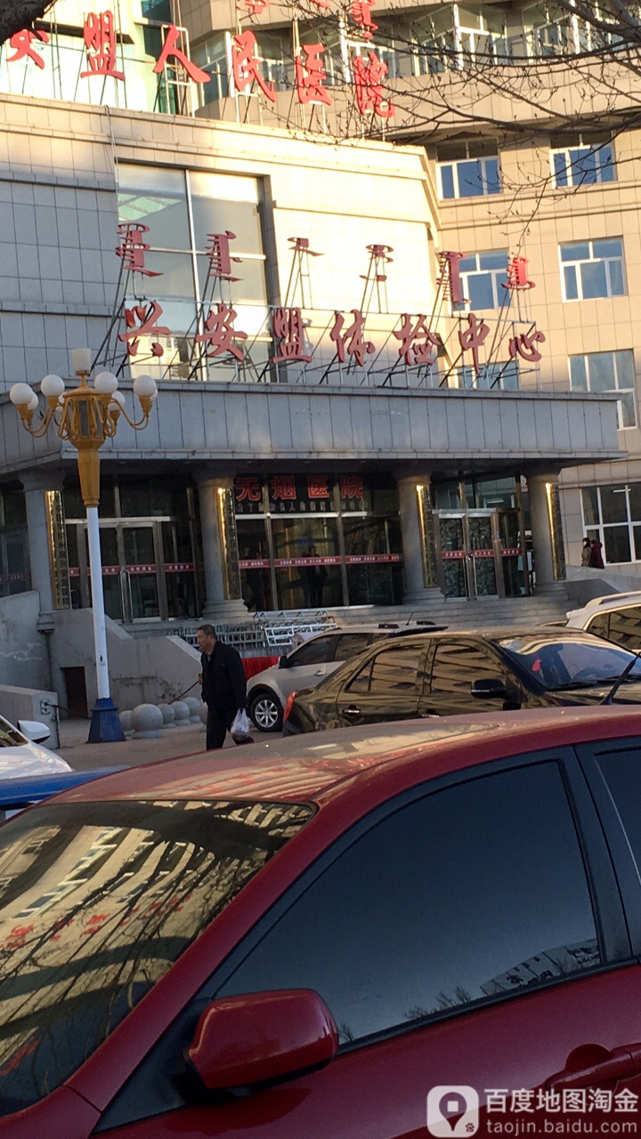 内蒙古自治区兴安盟乌兰浩特市罕山中街与兴安北路交叉口南行