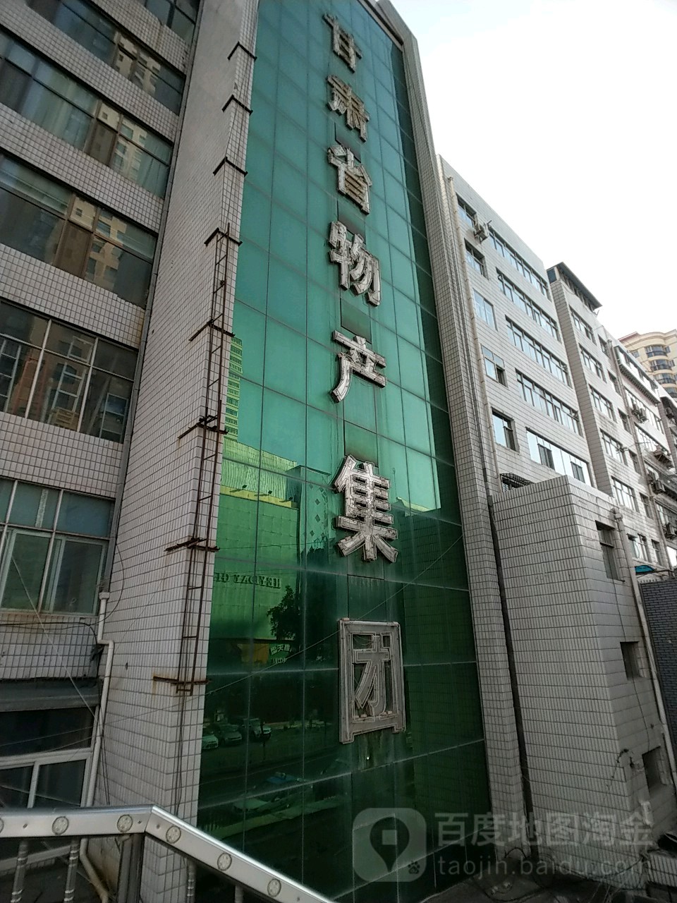 甘肃省物产集团家属院地上停车场-出入口