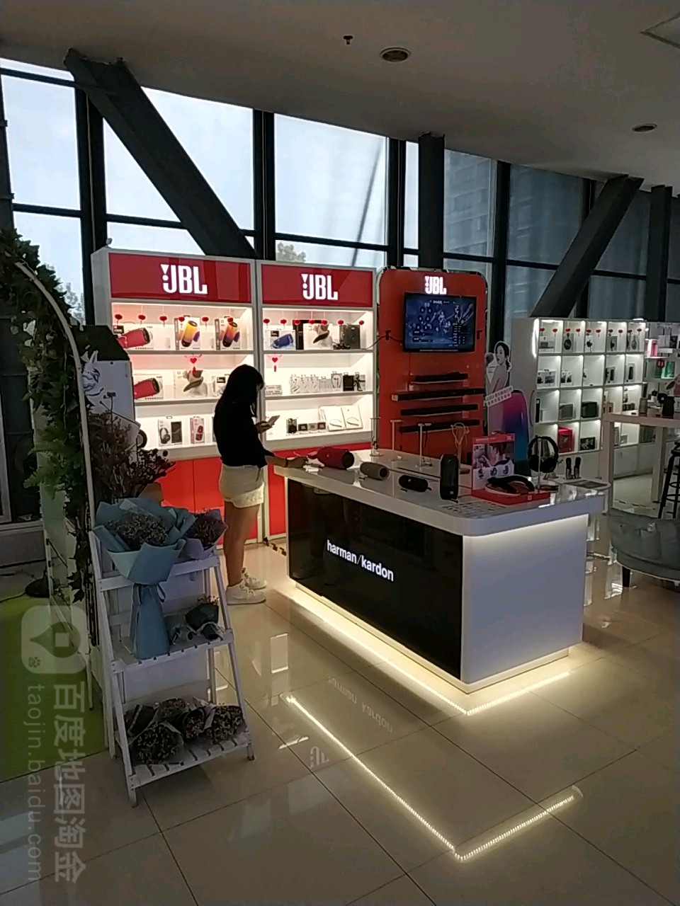 Apple授权专营店(丹尼斯七天地店)