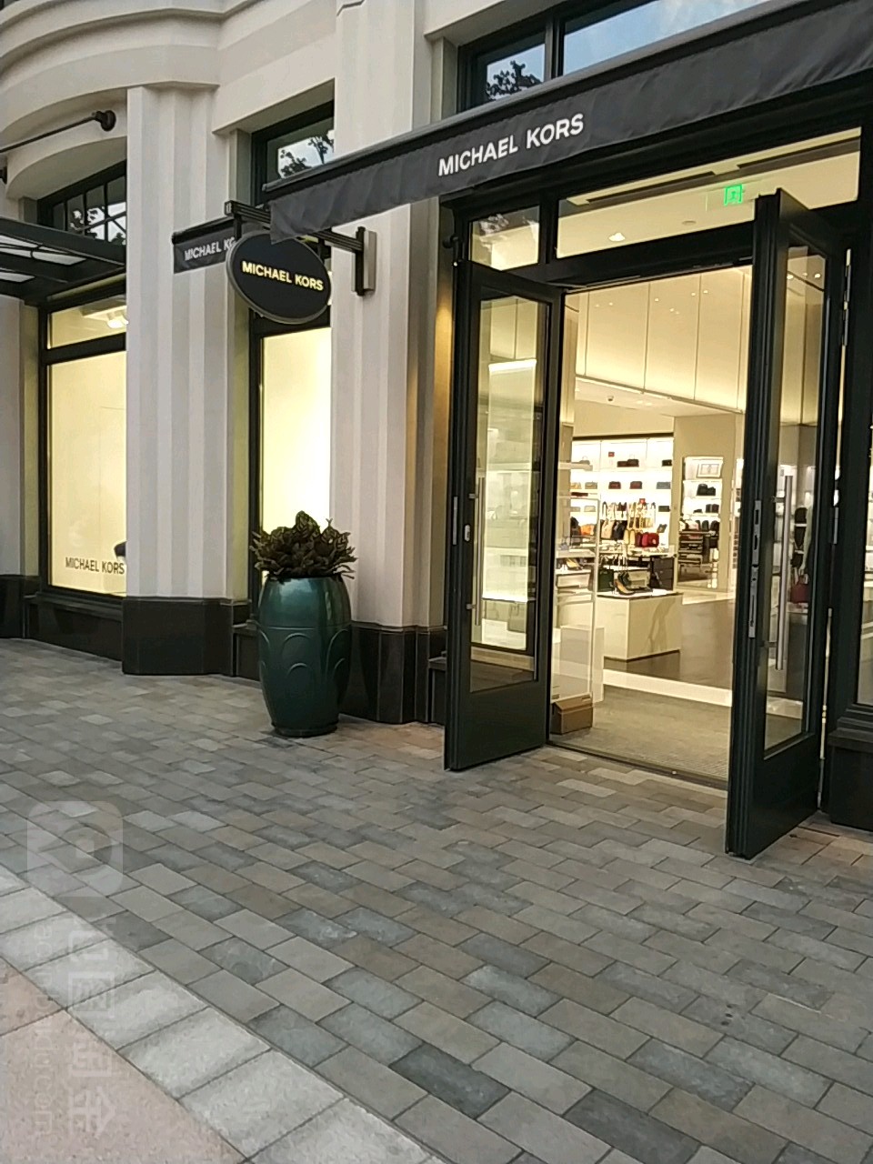 michael kors迈克高仕(比斯特上海购物村店)