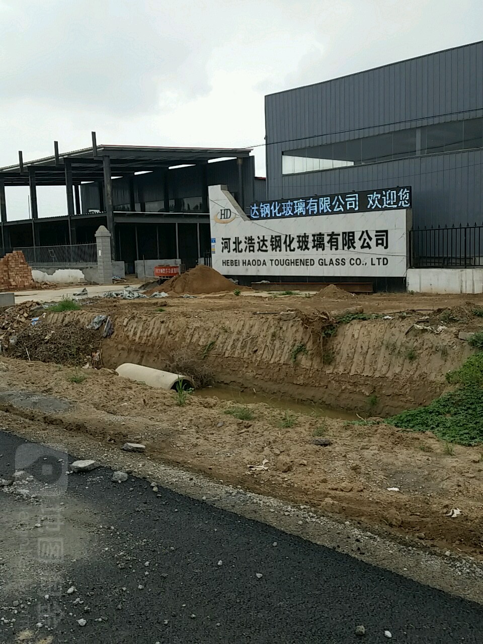 河北省邢台市威县褚庄邢清路河北浩达钢化玻璃有限公司