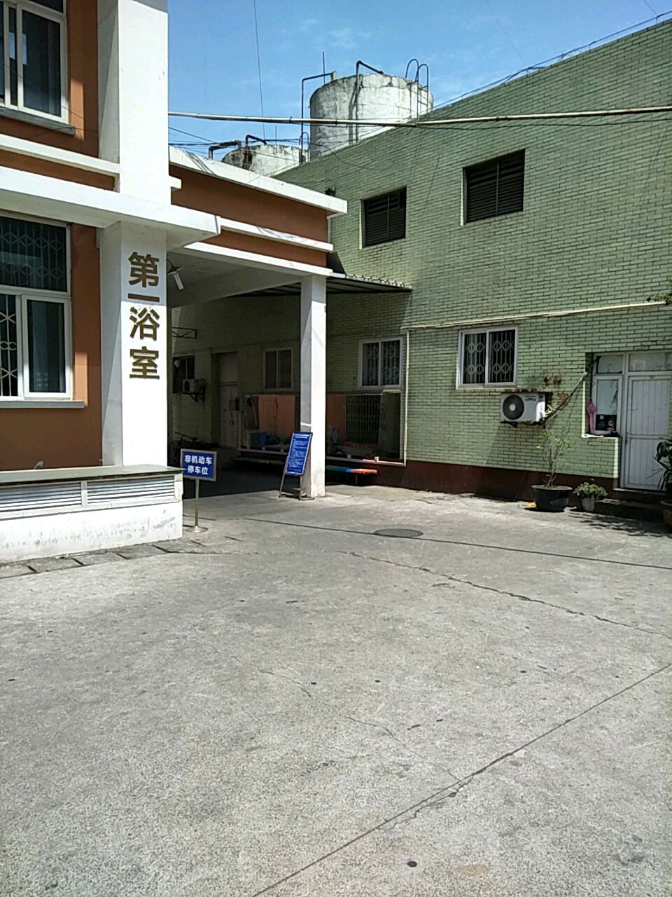 成都体育学院第天浴室
