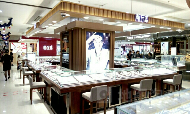 潮宏基(夏日百货店)