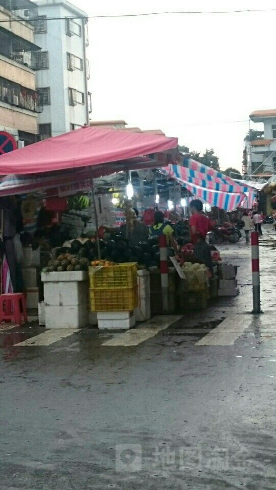 芦苞水果百货市场