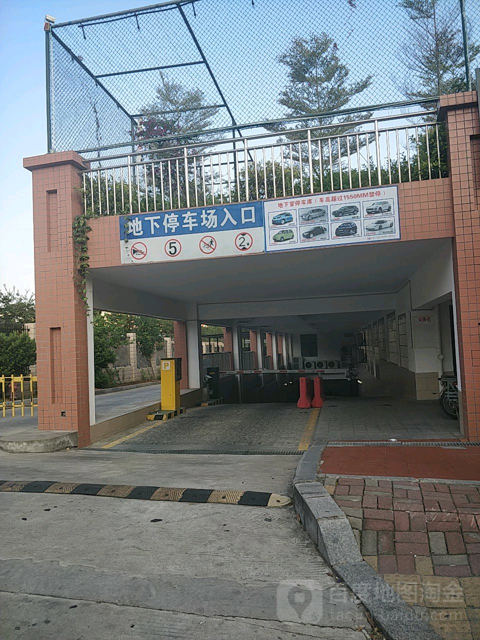 厦门市思明小学地下停车场