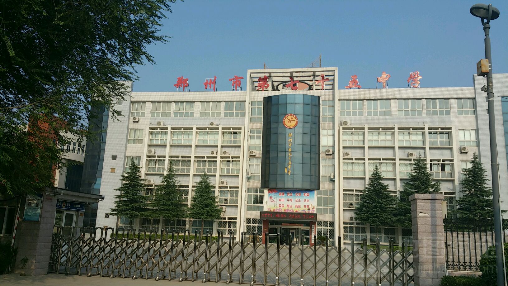 郑州市第七十五中学停车场-出入口