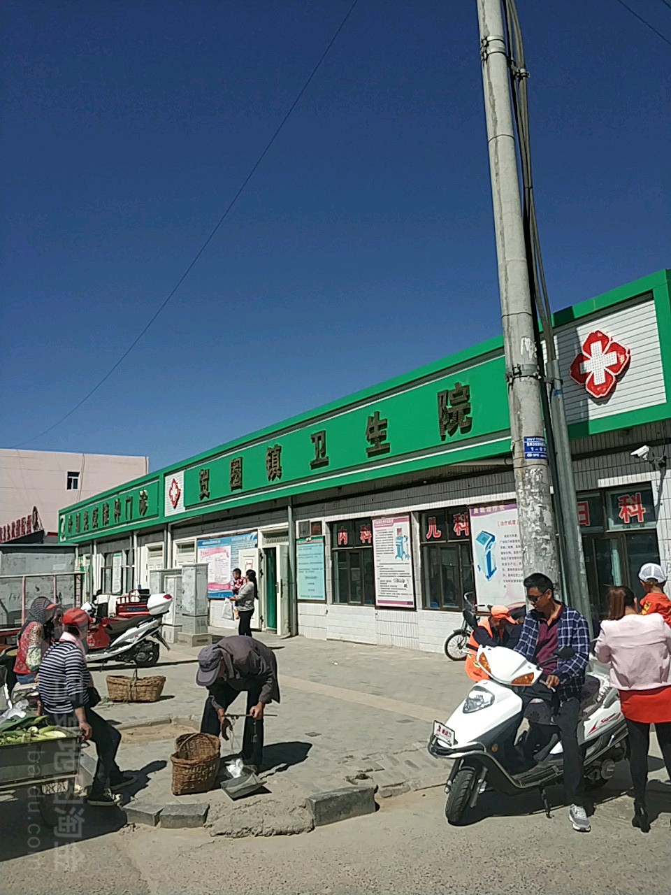 榆林市定边县歧银线与贺刘张线交叉路口往西约50米
