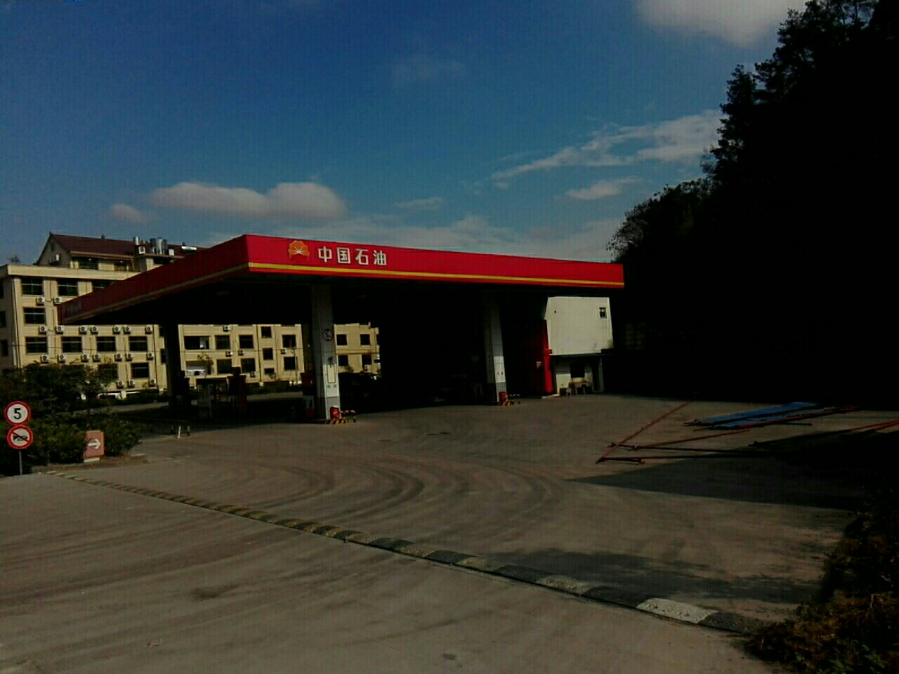 灵山石油加油站
