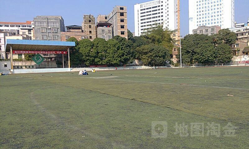 右江民族医学院-丙烯酸风雨操场