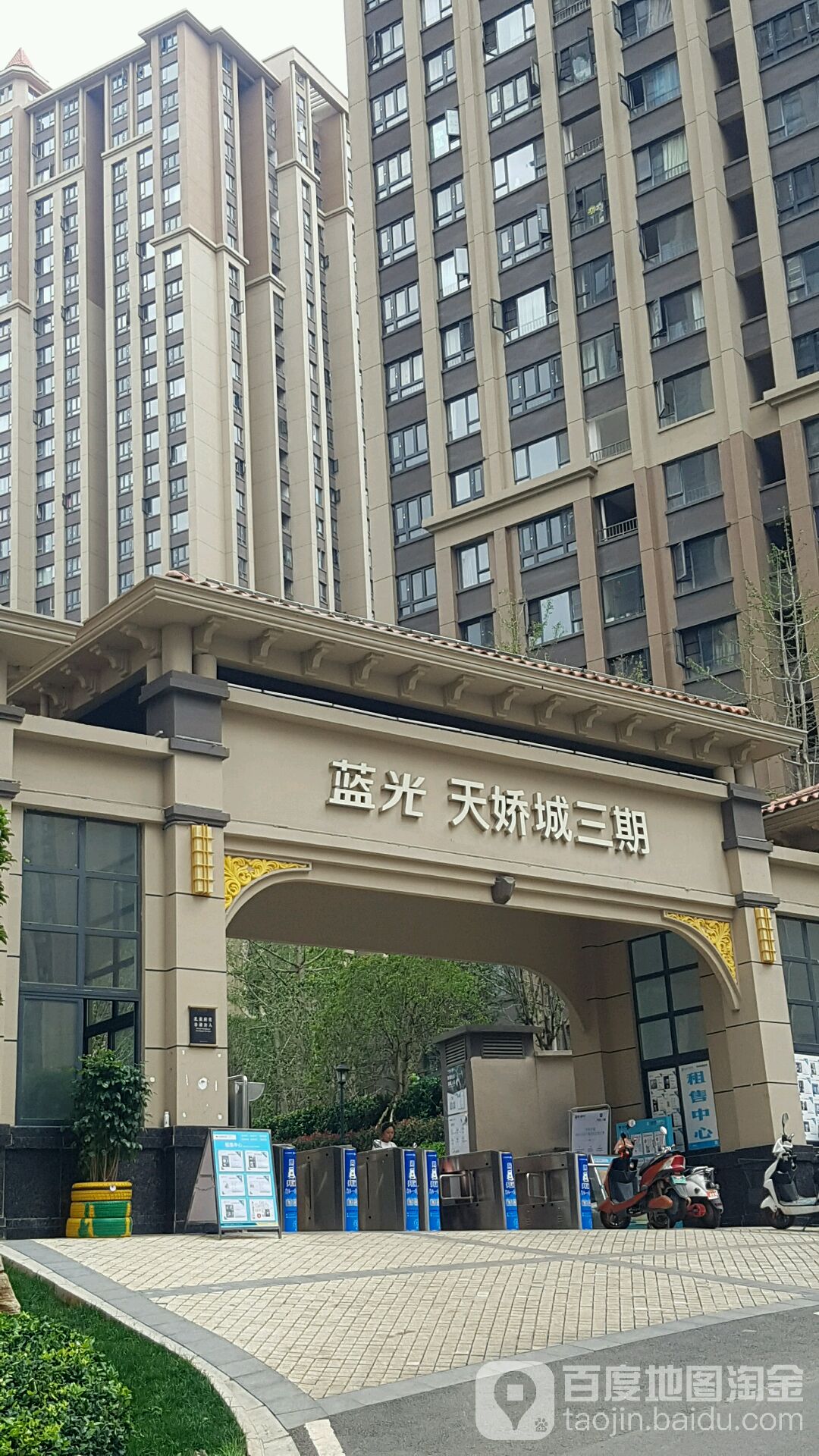 云南省昆明市呈贡区雨花路与云南白药街交叉口北620米路东