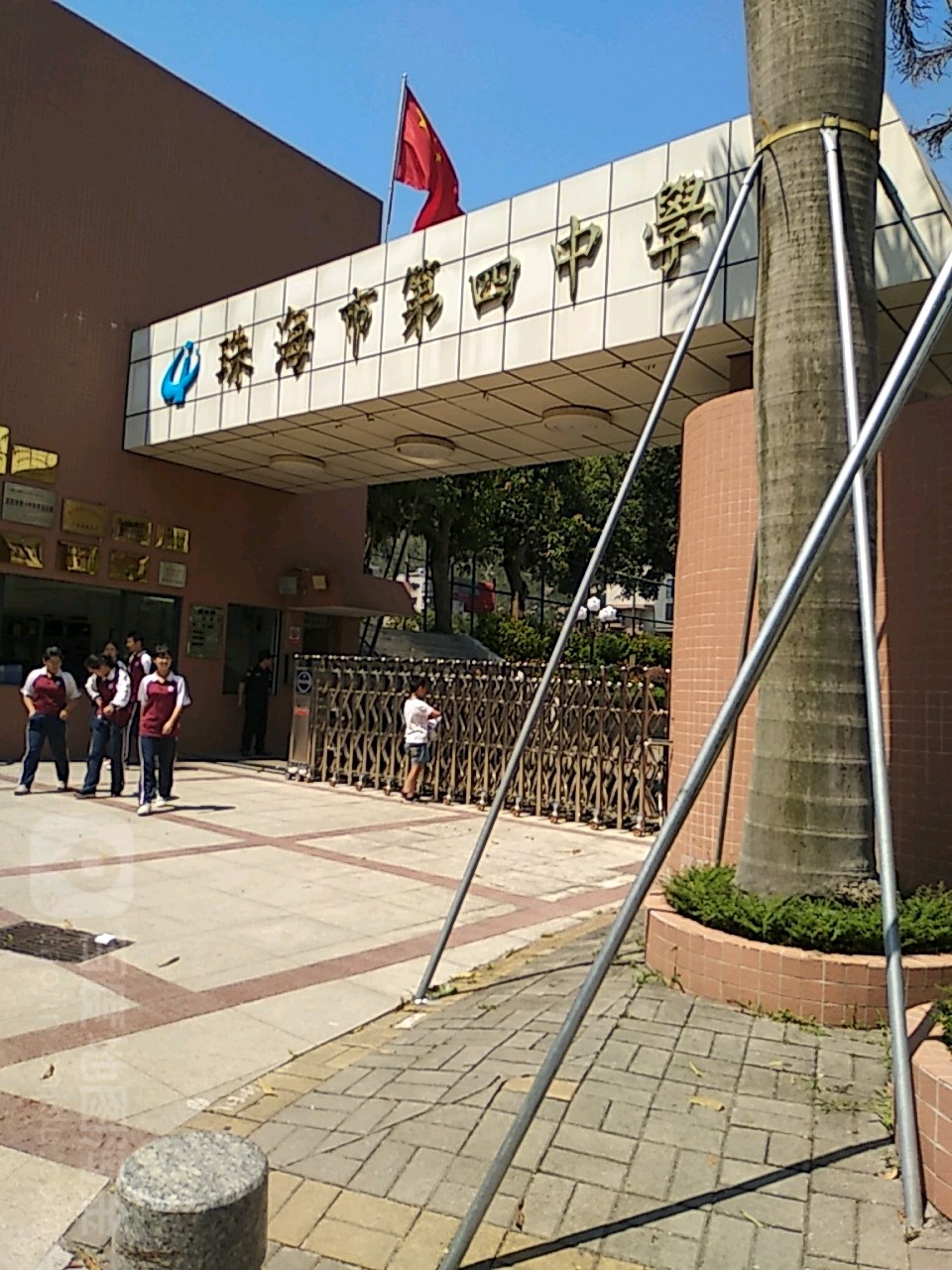 广东省珠海市香洲区白莲路72号(四中巴士站对面)