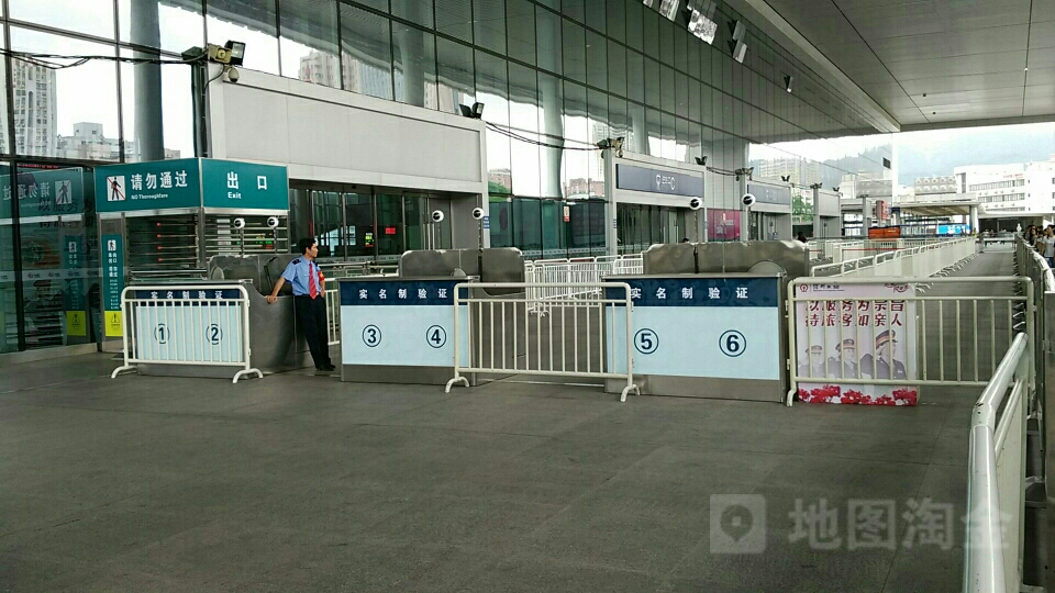 深圳东站-检票口