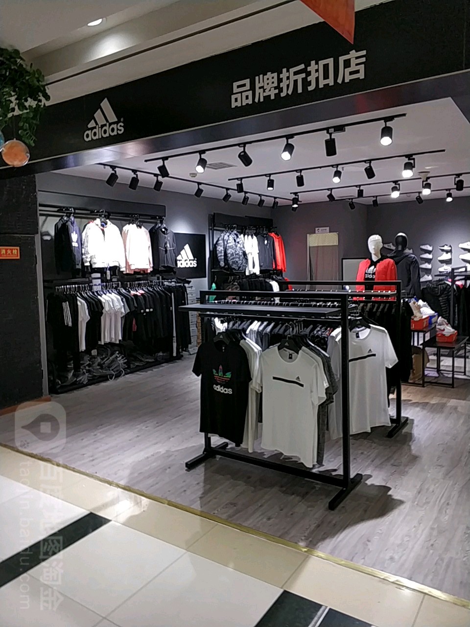 阿迪达斯品牌折扣店新都会环球购物广场店