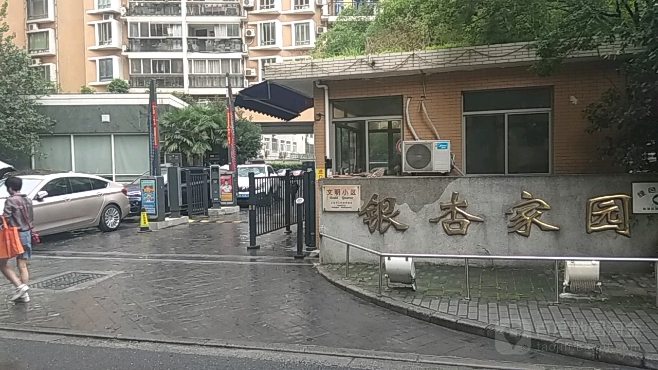 上海市黄浦区南塘浜路与鲁班路交叉路口东北侧