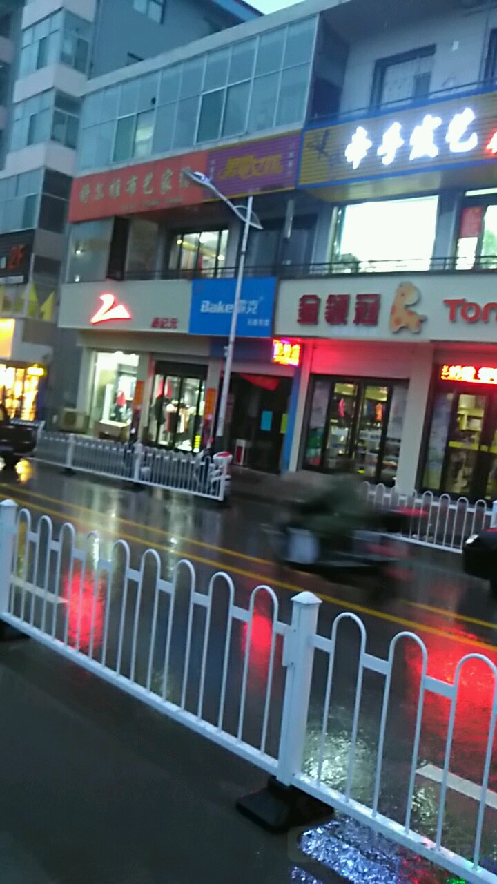 山西省吕梁市石楼县灵泉镇东庄孝石线明珠商厦