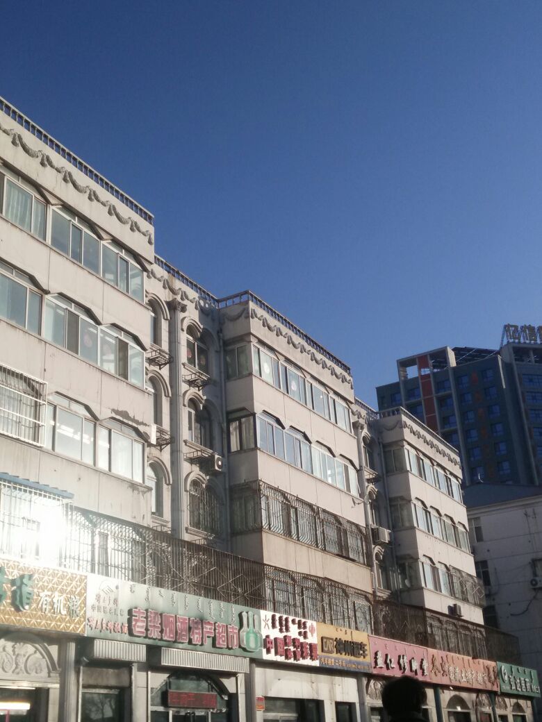 老梁烟酒特色超市