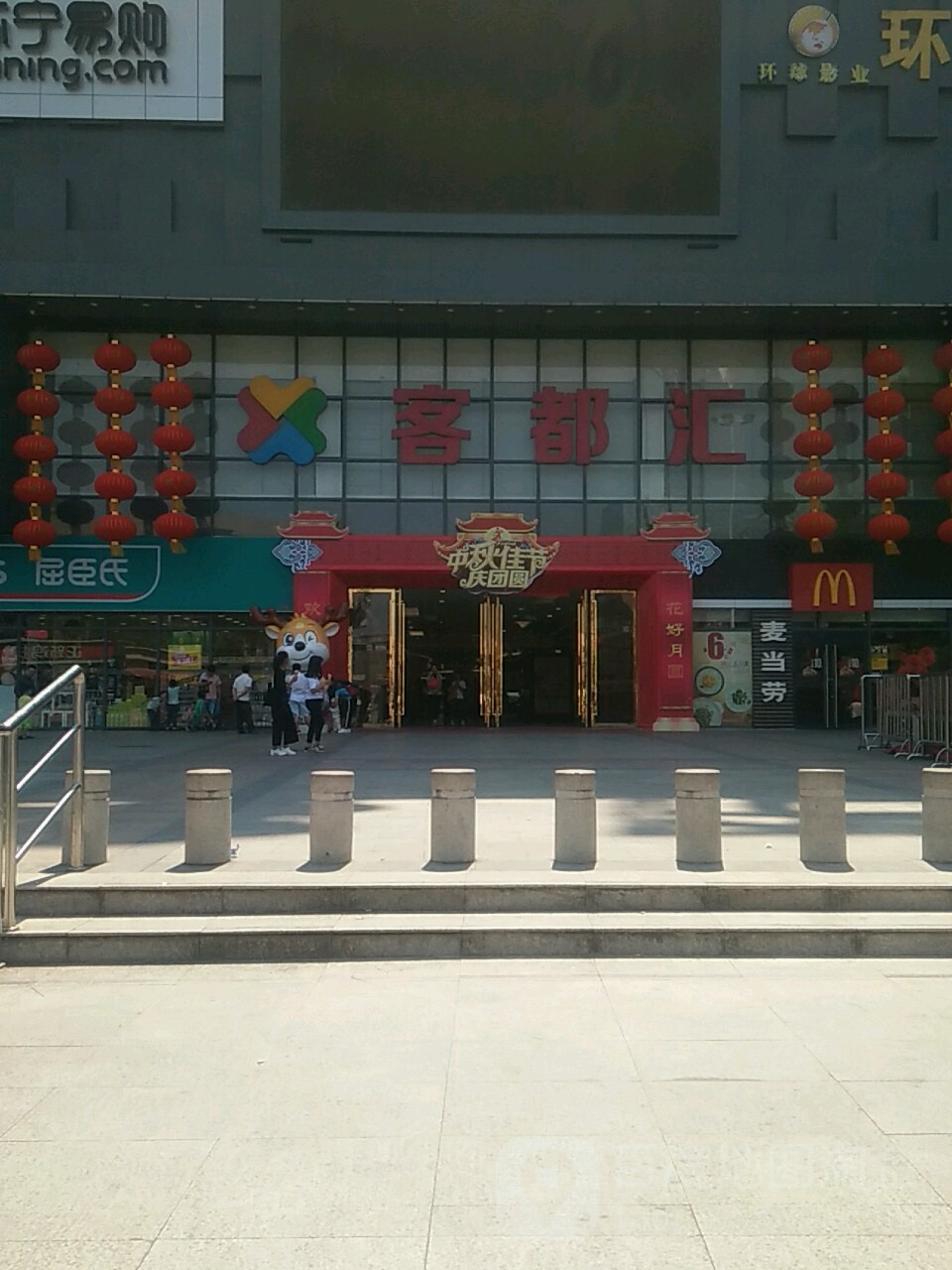 大润发(罗定店)停车场-入口