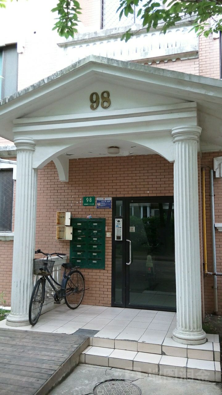 虹梅路3297弄-98号